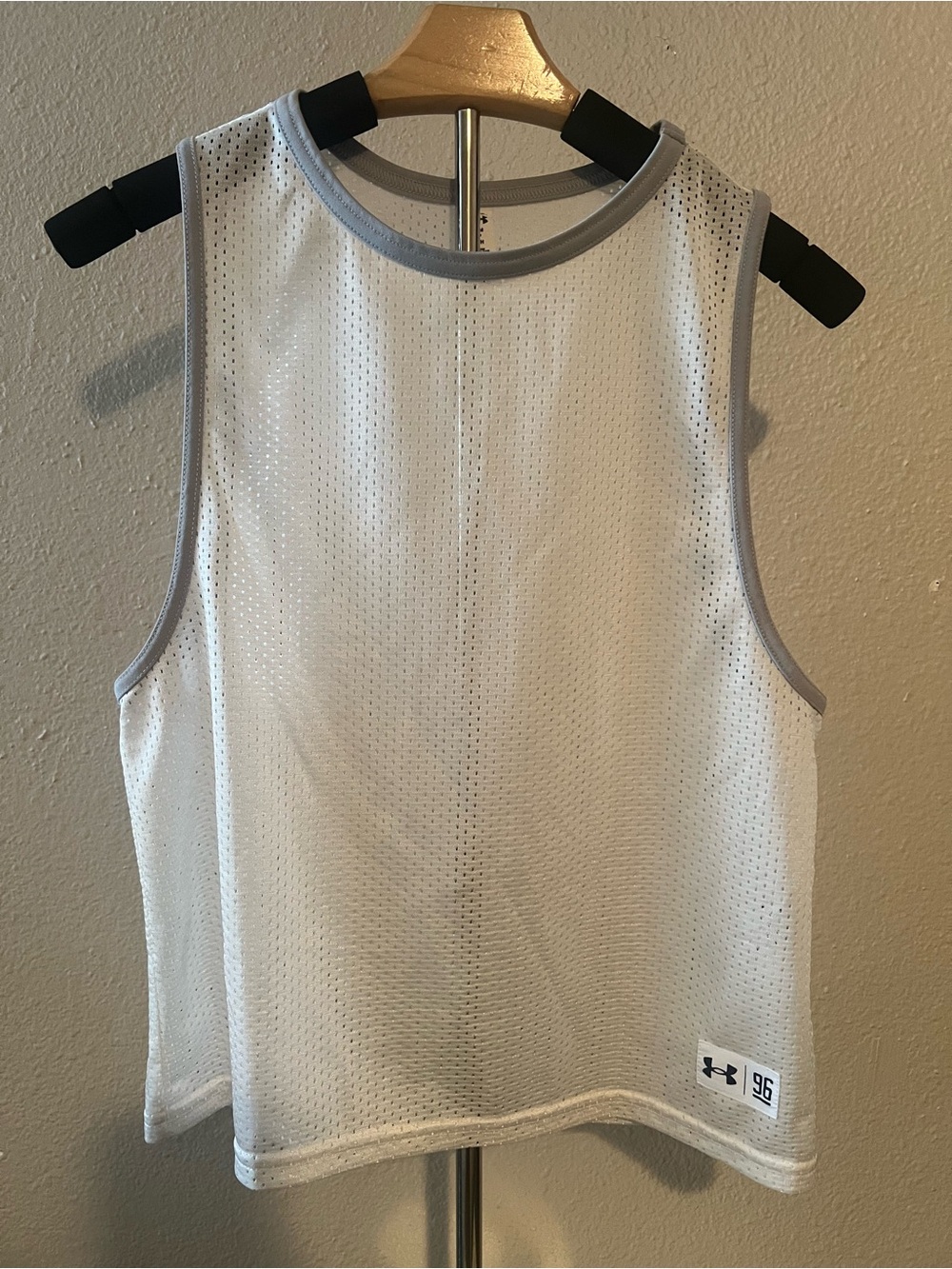 Under Armour Womens Shirt Tank Top S White Mesh Sleeveless Loose Fit Heat Gear